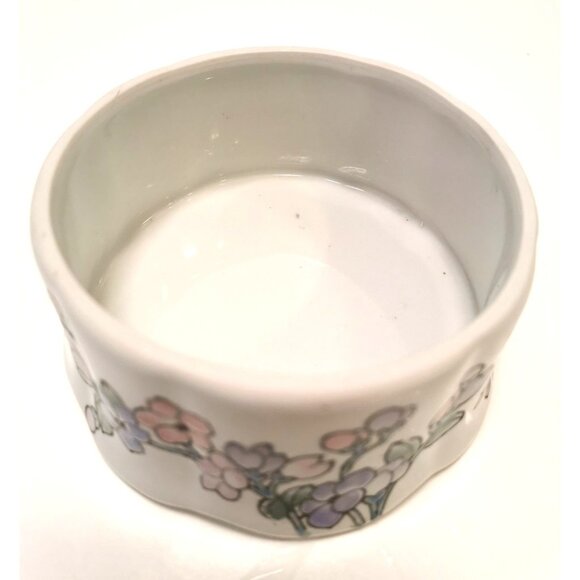 Decorative Scalloped Trinket Box with Gold Trim Vintage Asian Signed Porcelain - Picture 5 of 10